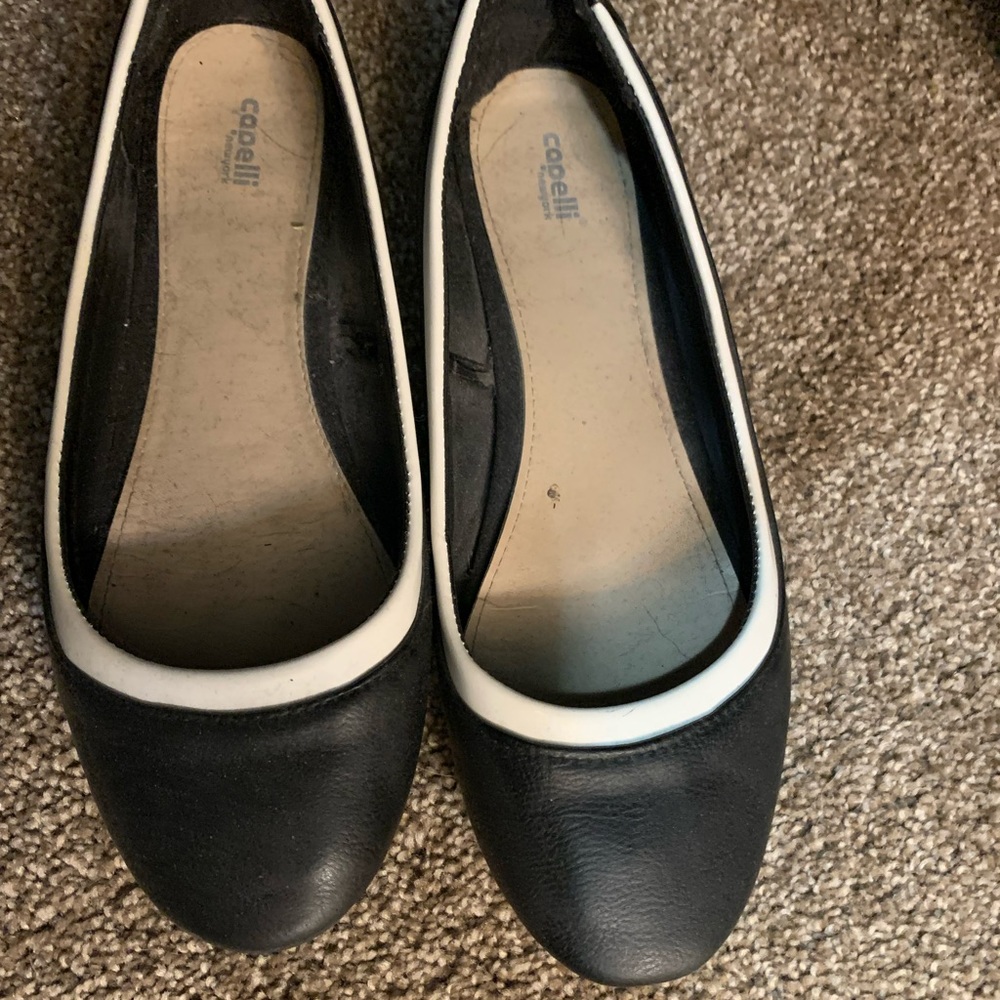 Black & white flats